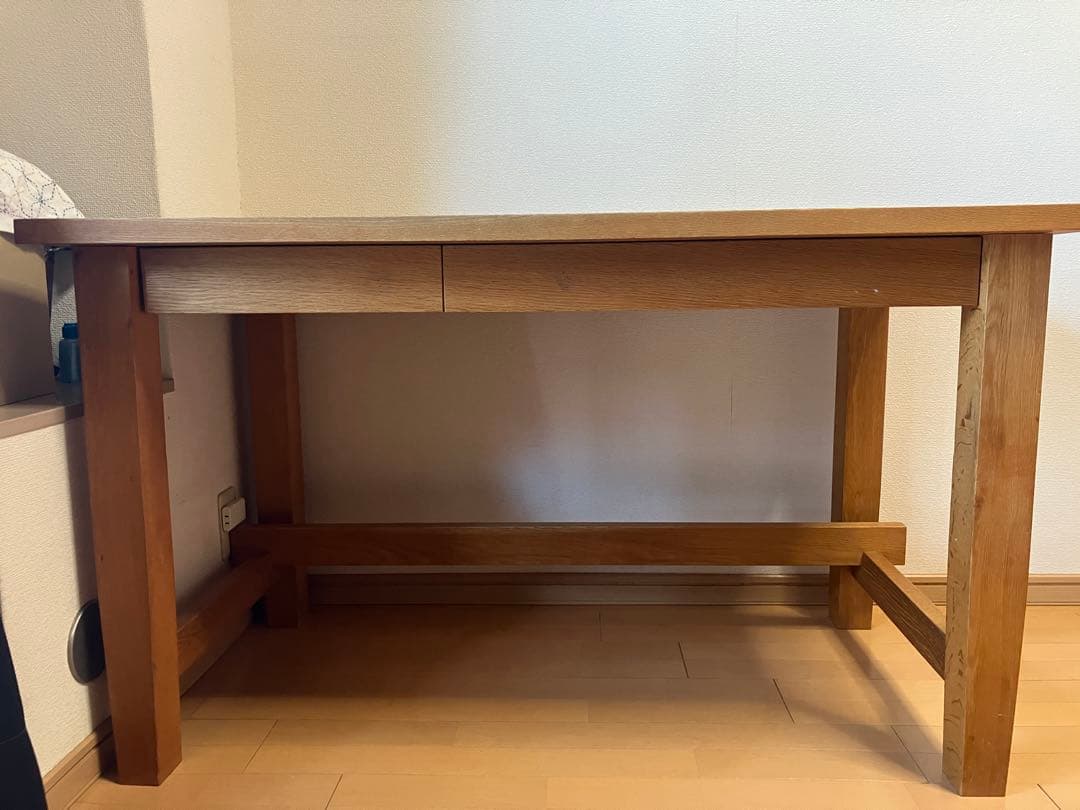 オーク材 シンプルな事務机 引き出し付き