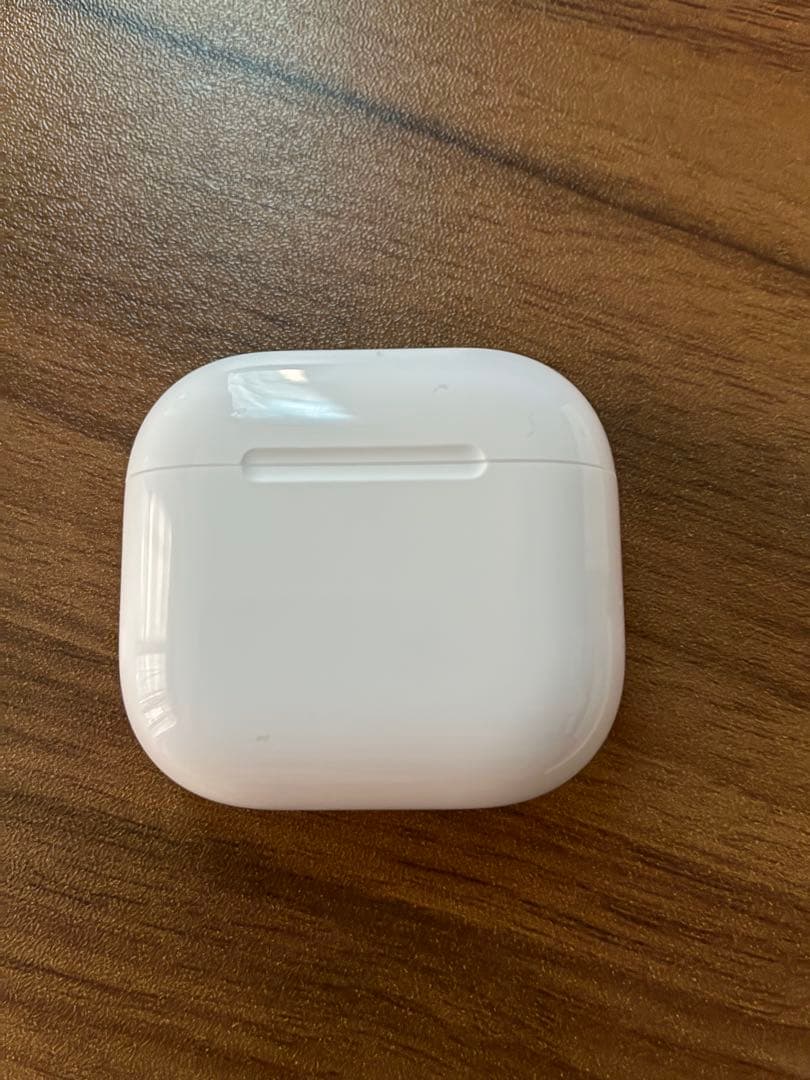 AirPods 4 （アクティブノイズキャンセリング非搭載）