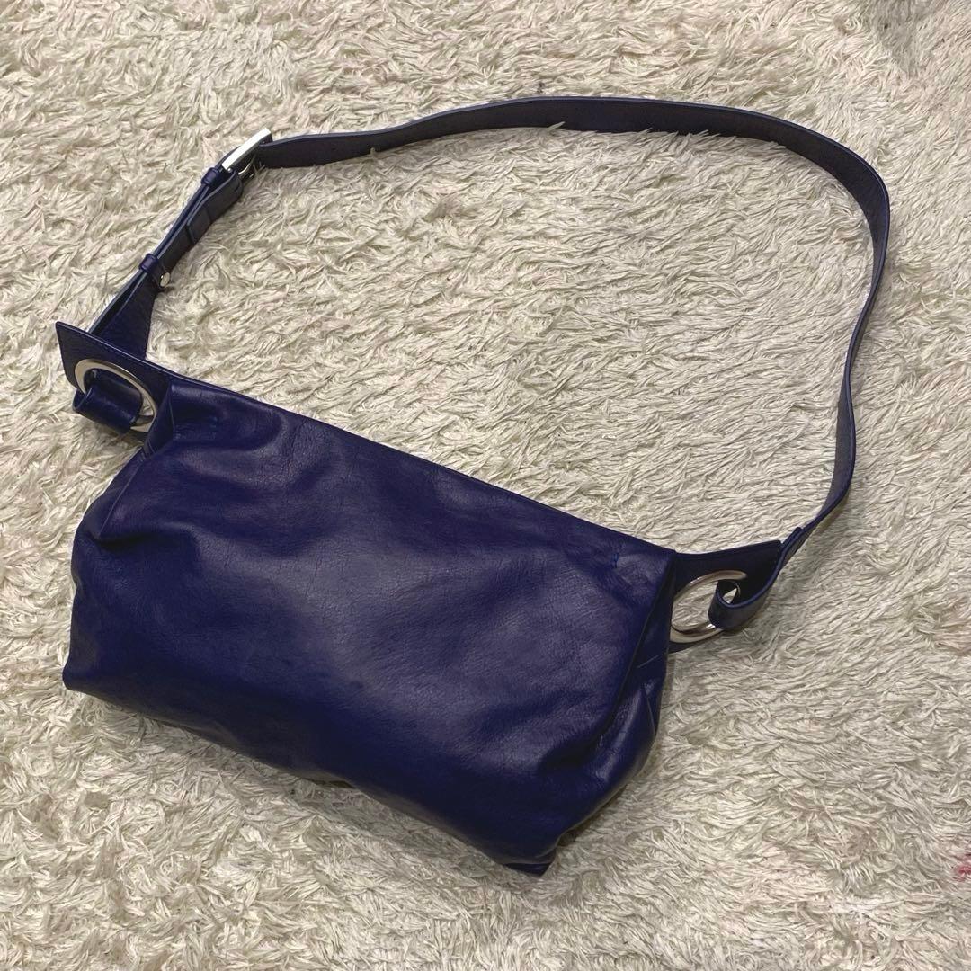 美品✨kawa-kawaカワカワ ハトメ ボディバッグ ショルダー レザー 紺色