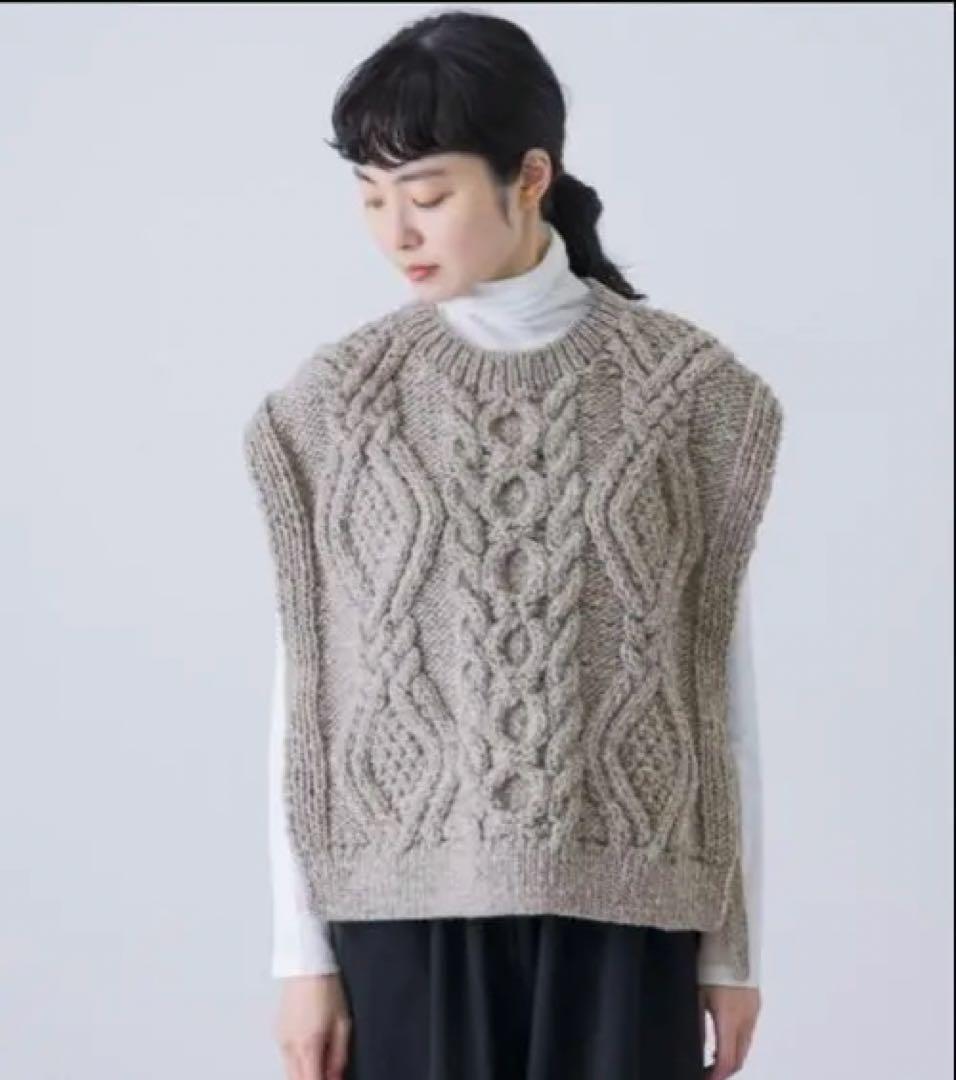 お*み様 新品タグ付き　かぐれ　ペルーアランニットベスト