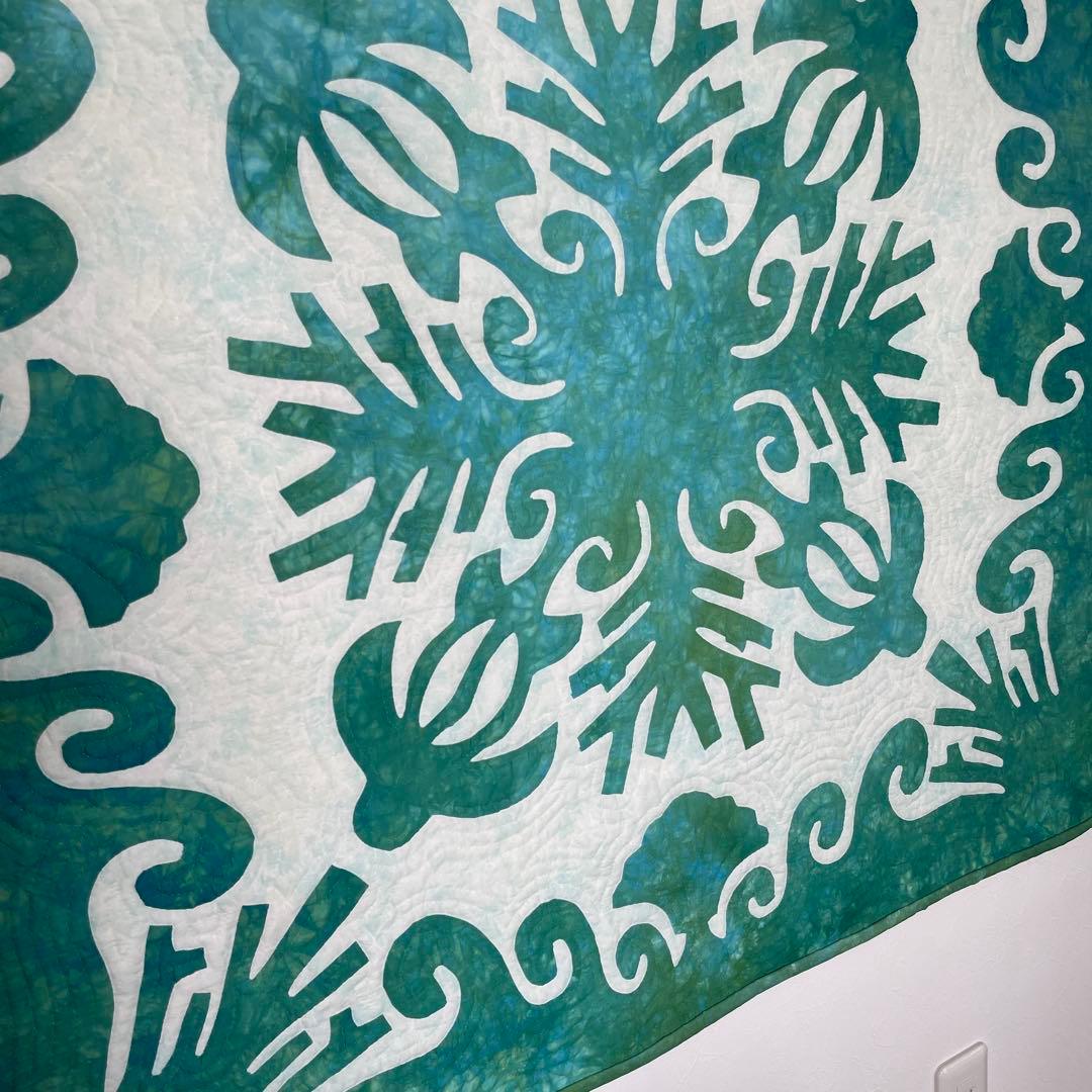 ハワイアンキルト タペストリー むらぞめエメラルドグリーン白柄