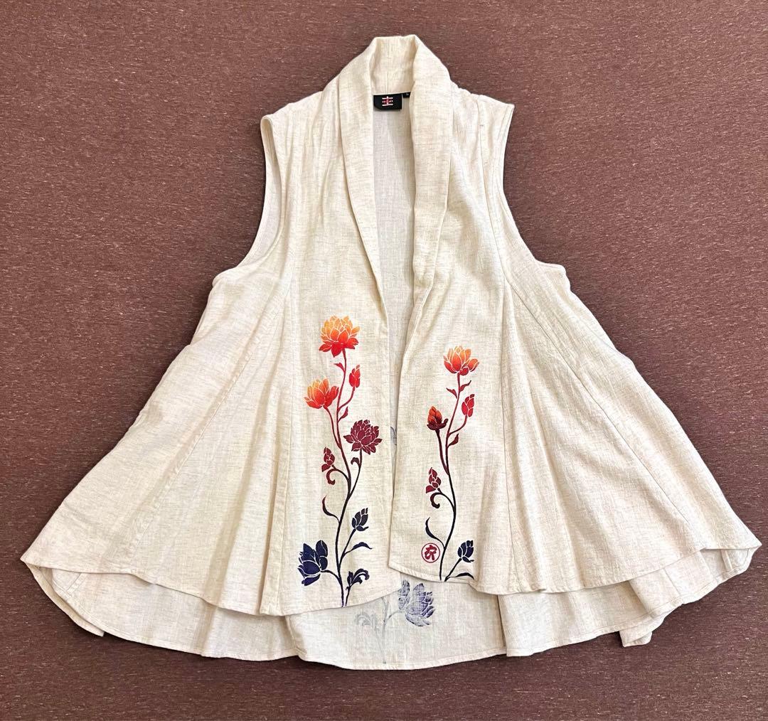 そそり立つ蓮ノースリーブワンピース