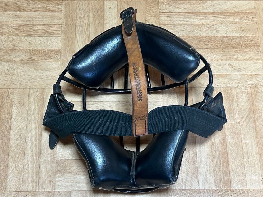 キャッチャー防具4点＋ヘルメット2点＋審判用マスク＋バック＋おまけ