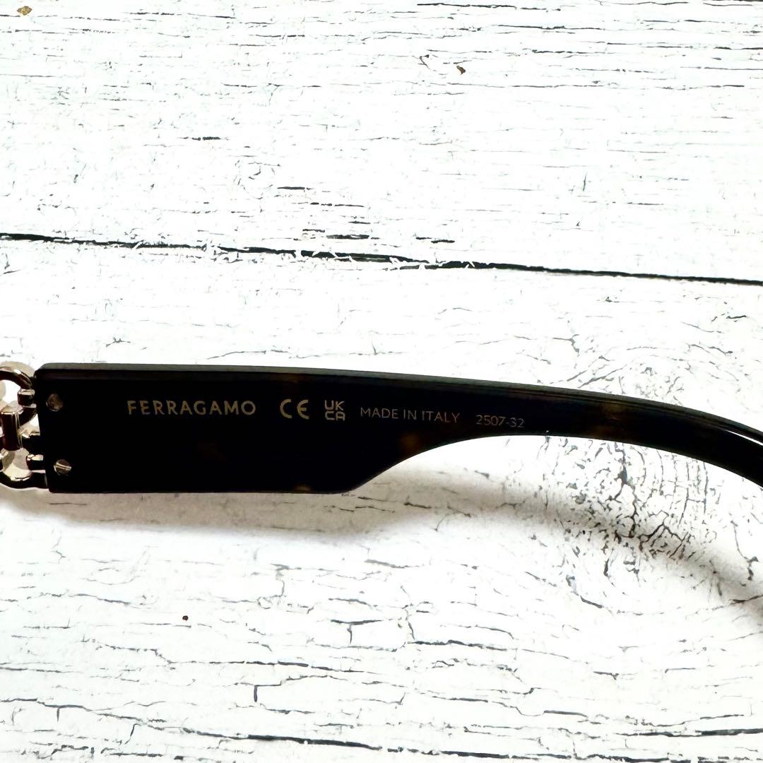 【新品】FERRAGAMO フェラガモ キャットアイ サングラス ブラウン