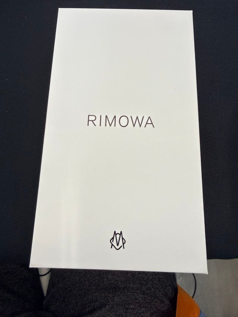 ⚠*ん様 RIMOWA アルミストライプデザイン iPhone16ProMaxケ
