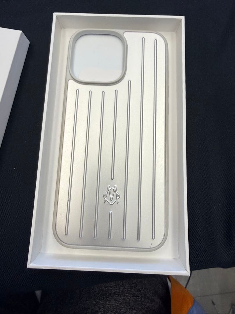 ⚠*ん様 RIMOWA アルミストライプデザイン iPhone16ProMaxケ