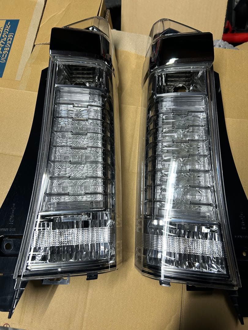 Nボックス　カスタム　テールライト　レンズ　LED JF1 JF2 純正品