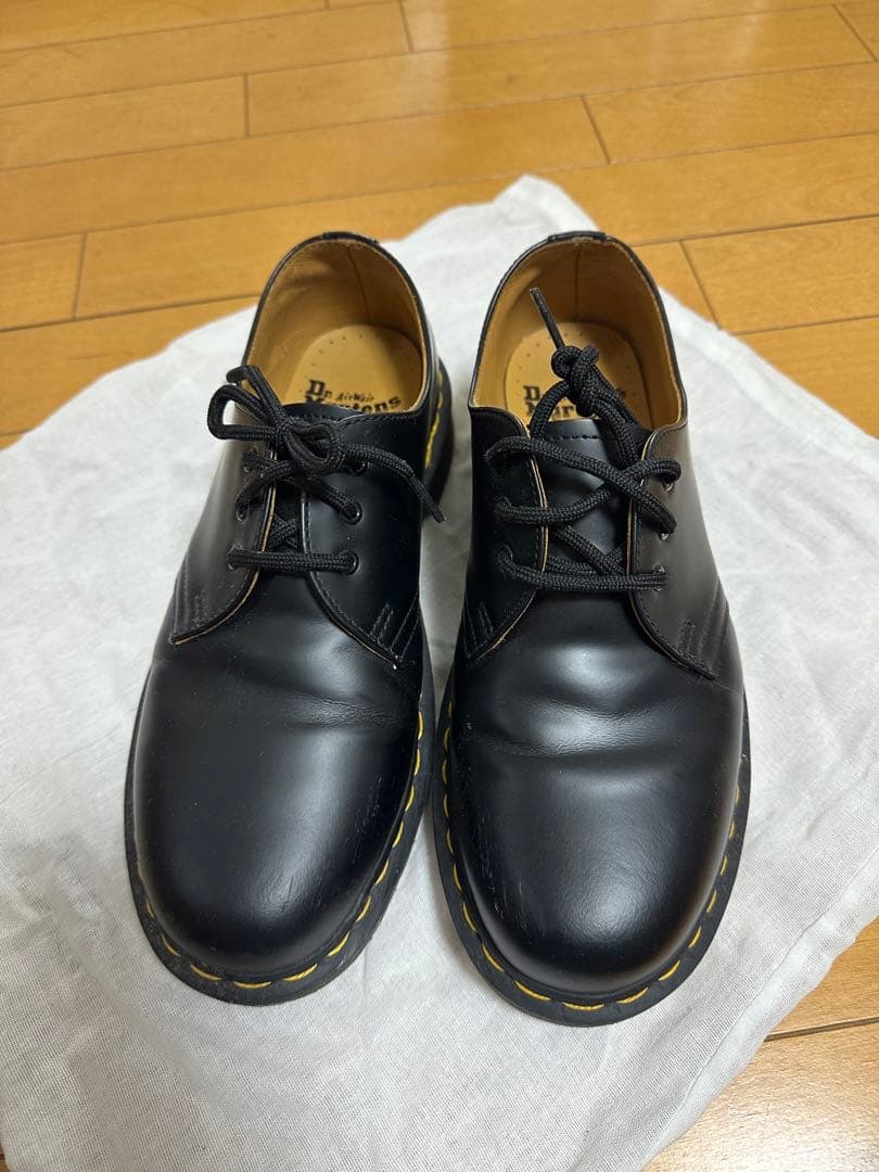 Dr.Martens 3ホール　イエローステッチ