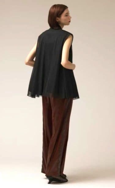 GRACE CONTINENTAL ダイアグラム　チュールオーバーベスト 黒36