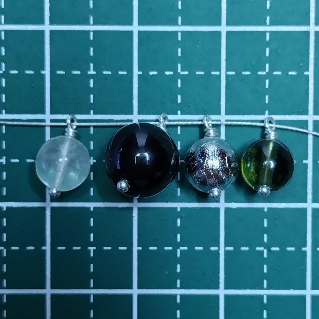 【専用】ギベオン リビアン モルダバイト モリオン 4石の縦長チャーム シルバー