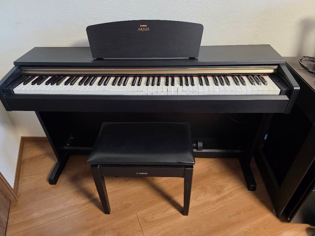 Yamaha Arius ブラック 電子ピアノ 椅子付き