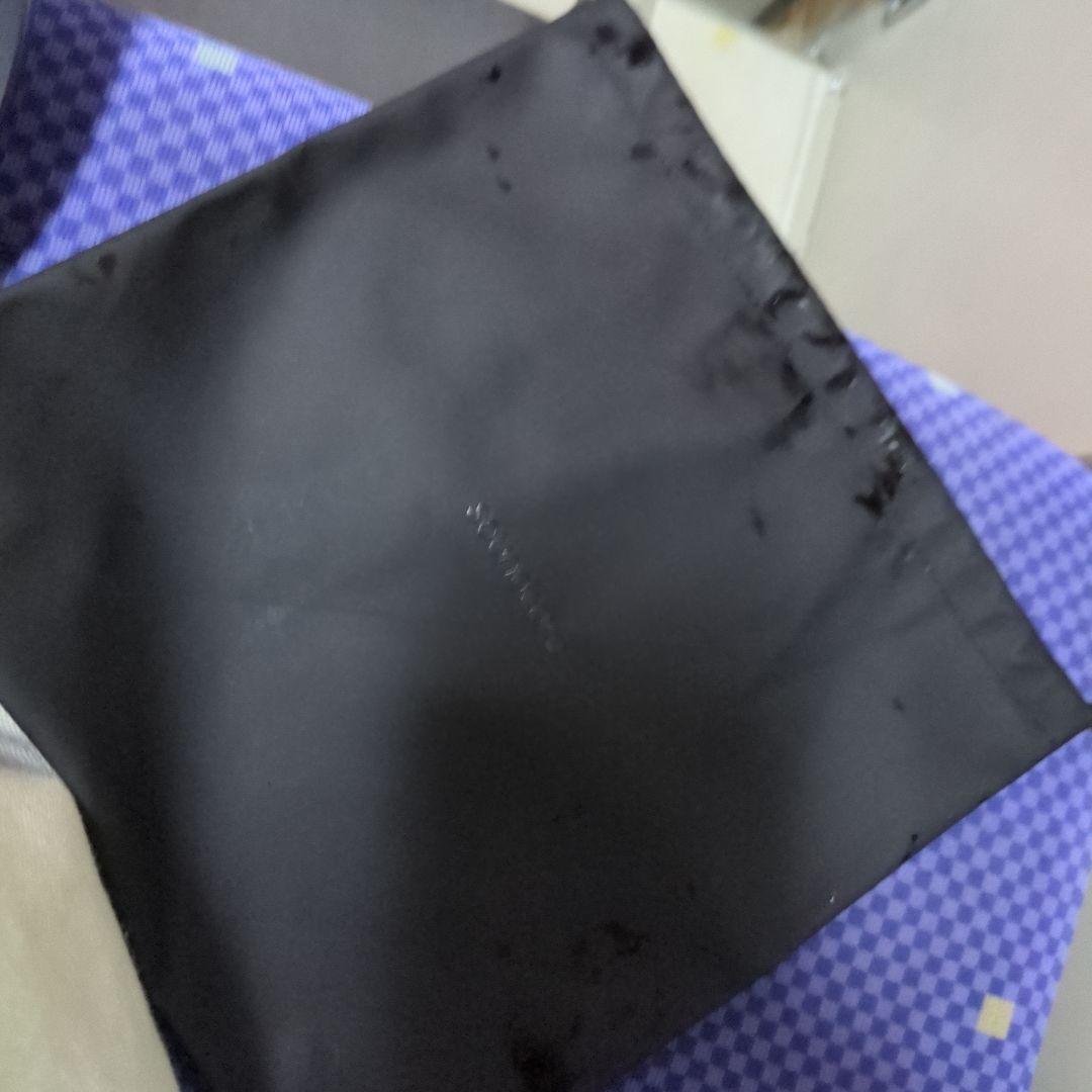 アンカーのヘッドホンの入れ物です。