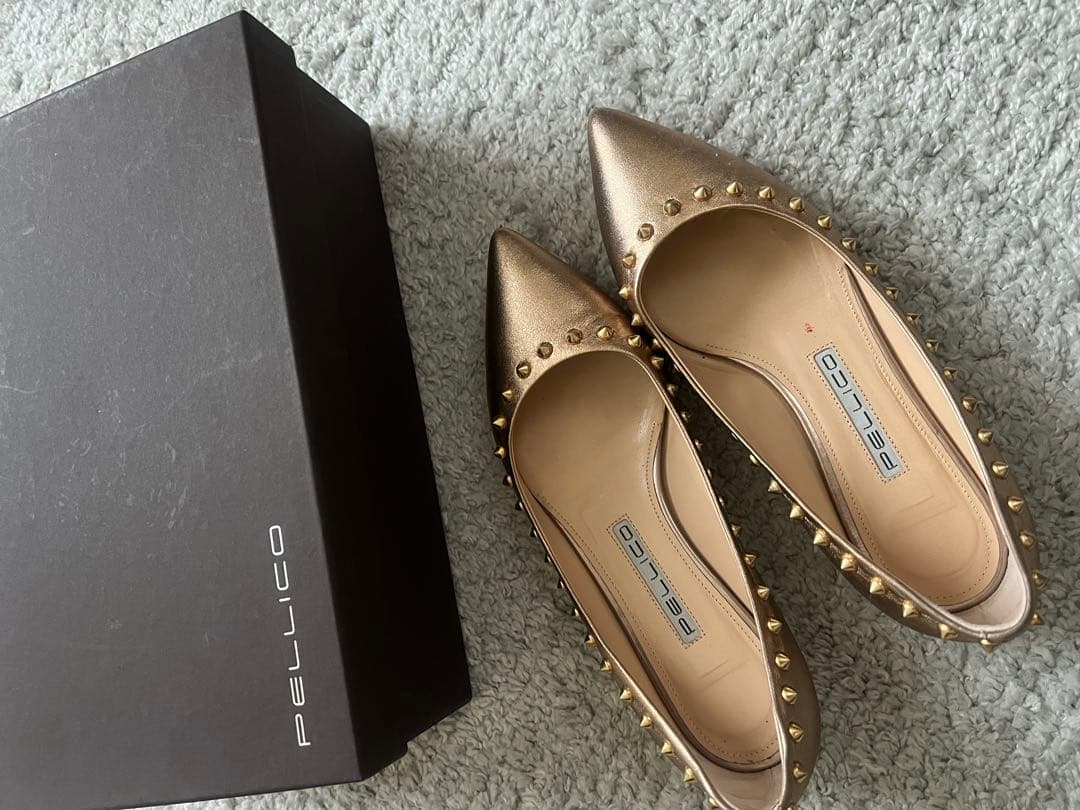 PELLICO スタッズ付きゴールドフラットシューズ　35ハーフ　22.5