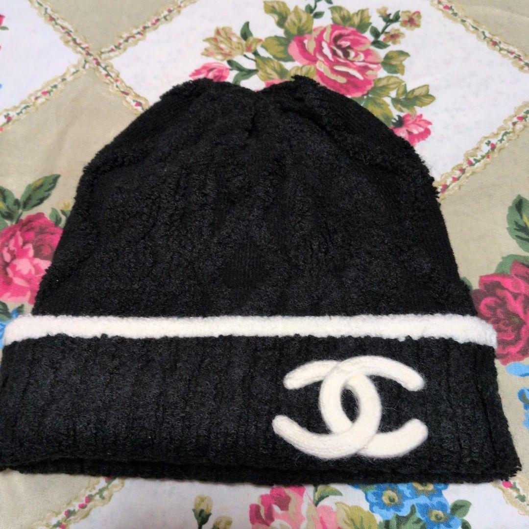 CHANEL ロゴ入りニット帽 黒ノベルティ