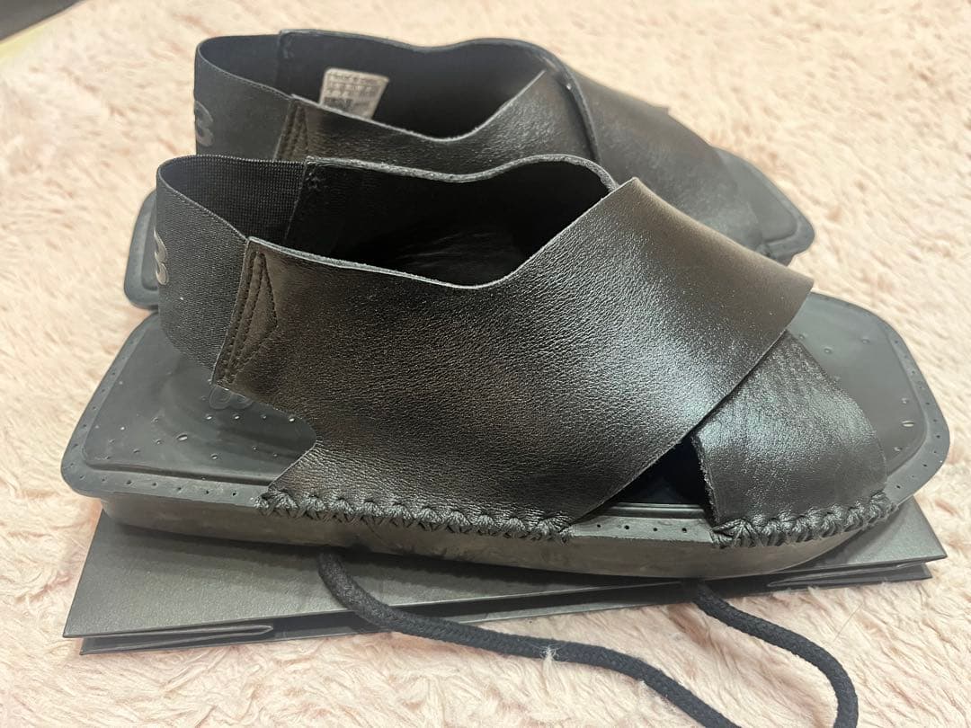 Y-3 ブラックレザーサンダル クロスストラップ