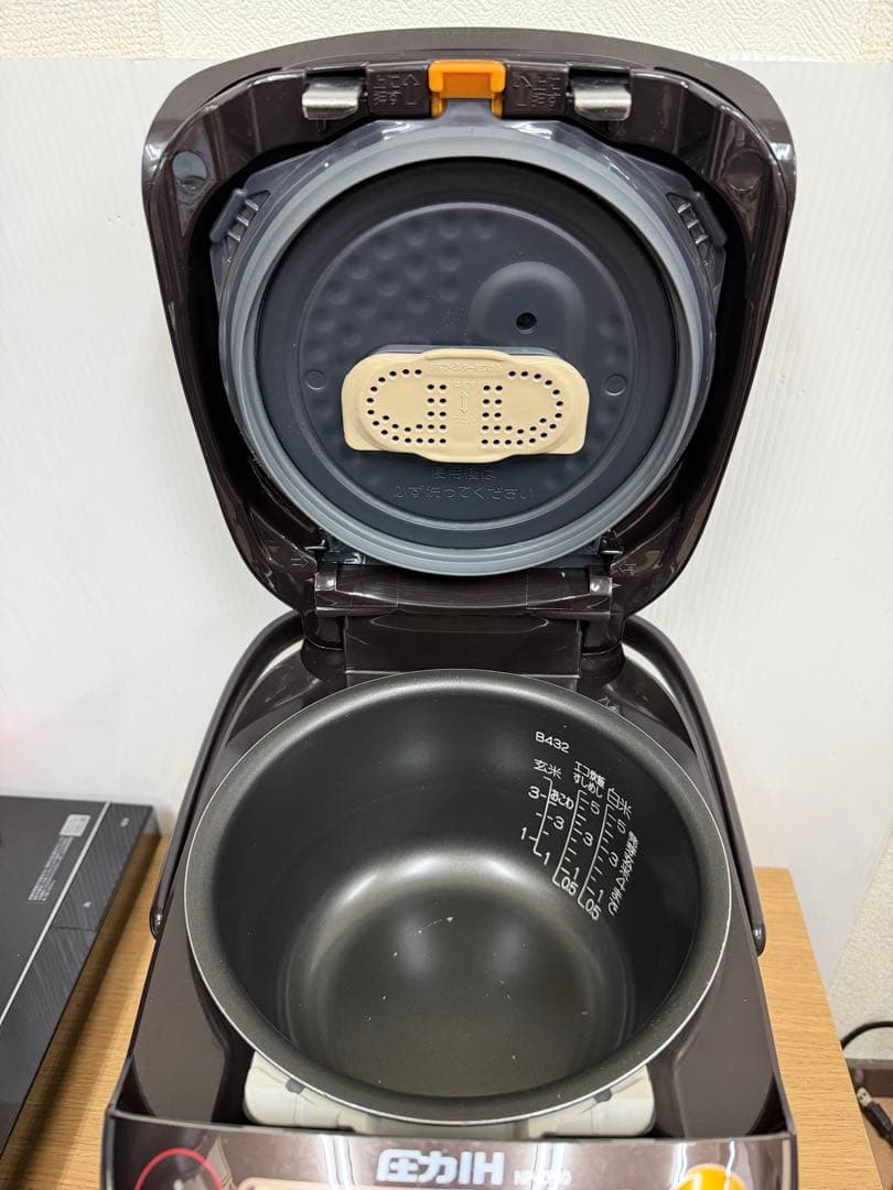 ZOJIRUSHI 象印 圧力IH炊飯器 NP-ZF10（5.5合） 内釜キレイ