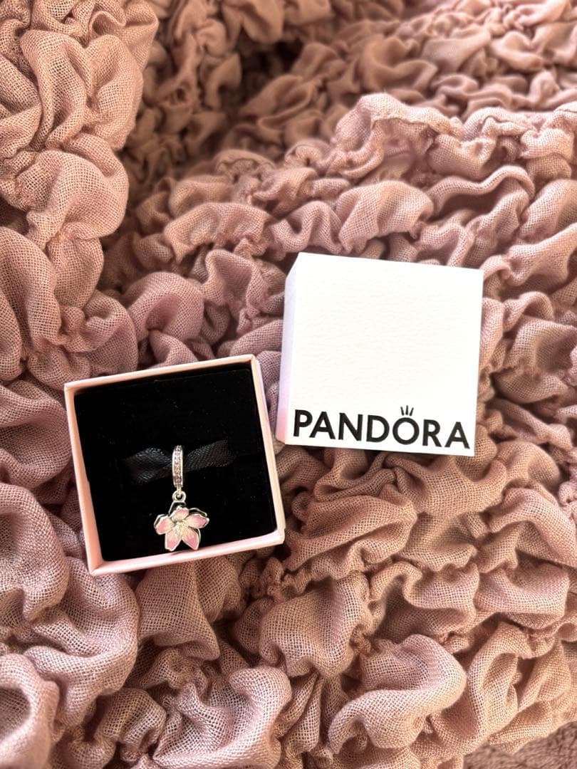Cherry Blossom Dangle Charm(箱付き)
