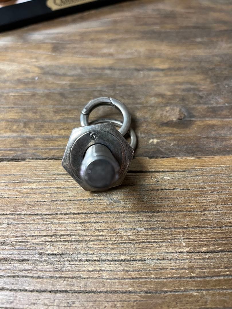 i*i様 PRADA ボルト型キーホルダー