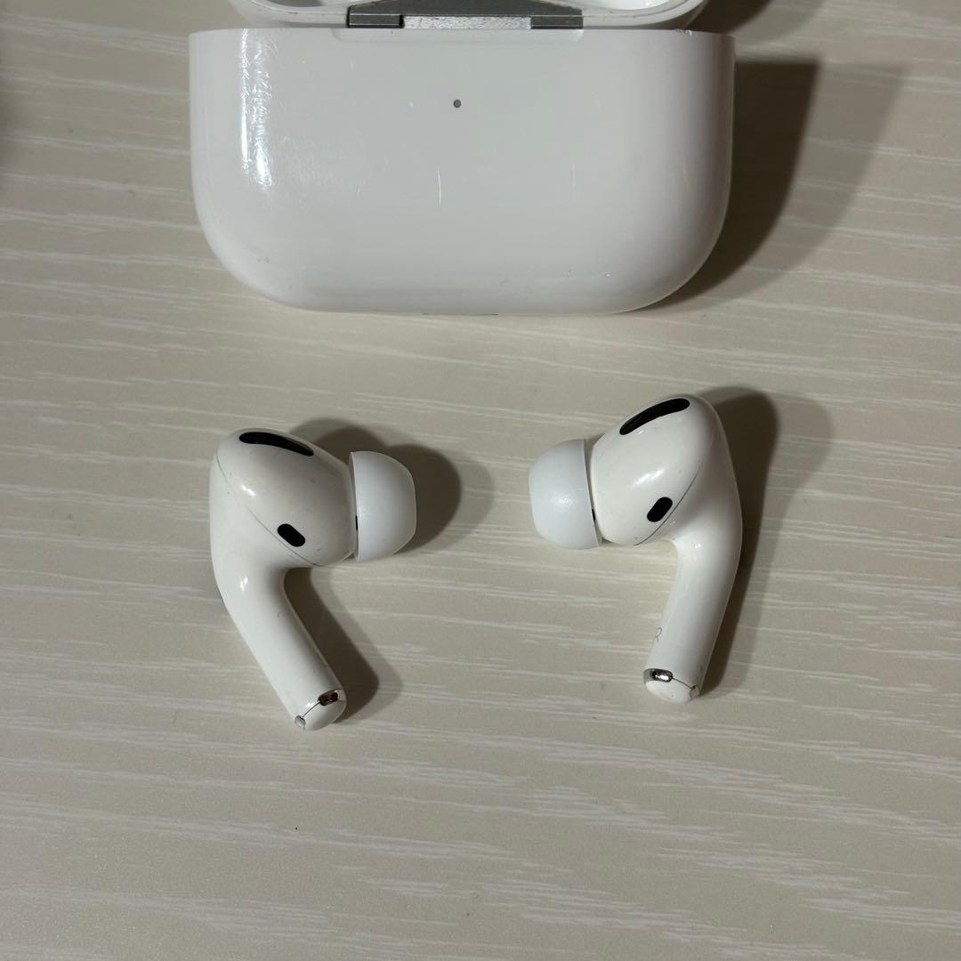 【比較的美品】AirPods pro 第1世代 Lightning端子