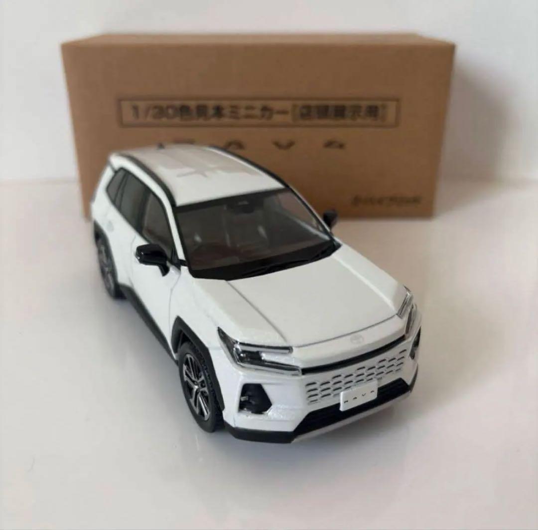 トヨタ 新型RAV4 ミニカー カラーサンプル プラチナホワイトパール【非売品】