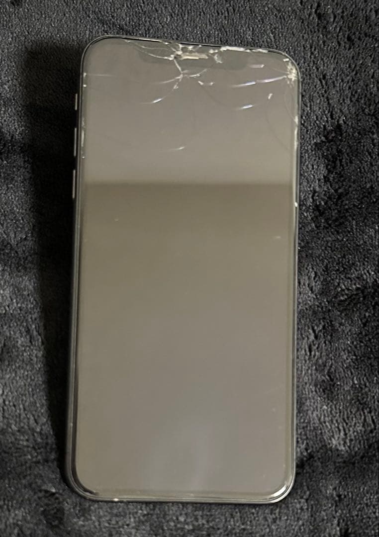 iPhone Xs 64GB ※画面ひびありSIMロック解除済み