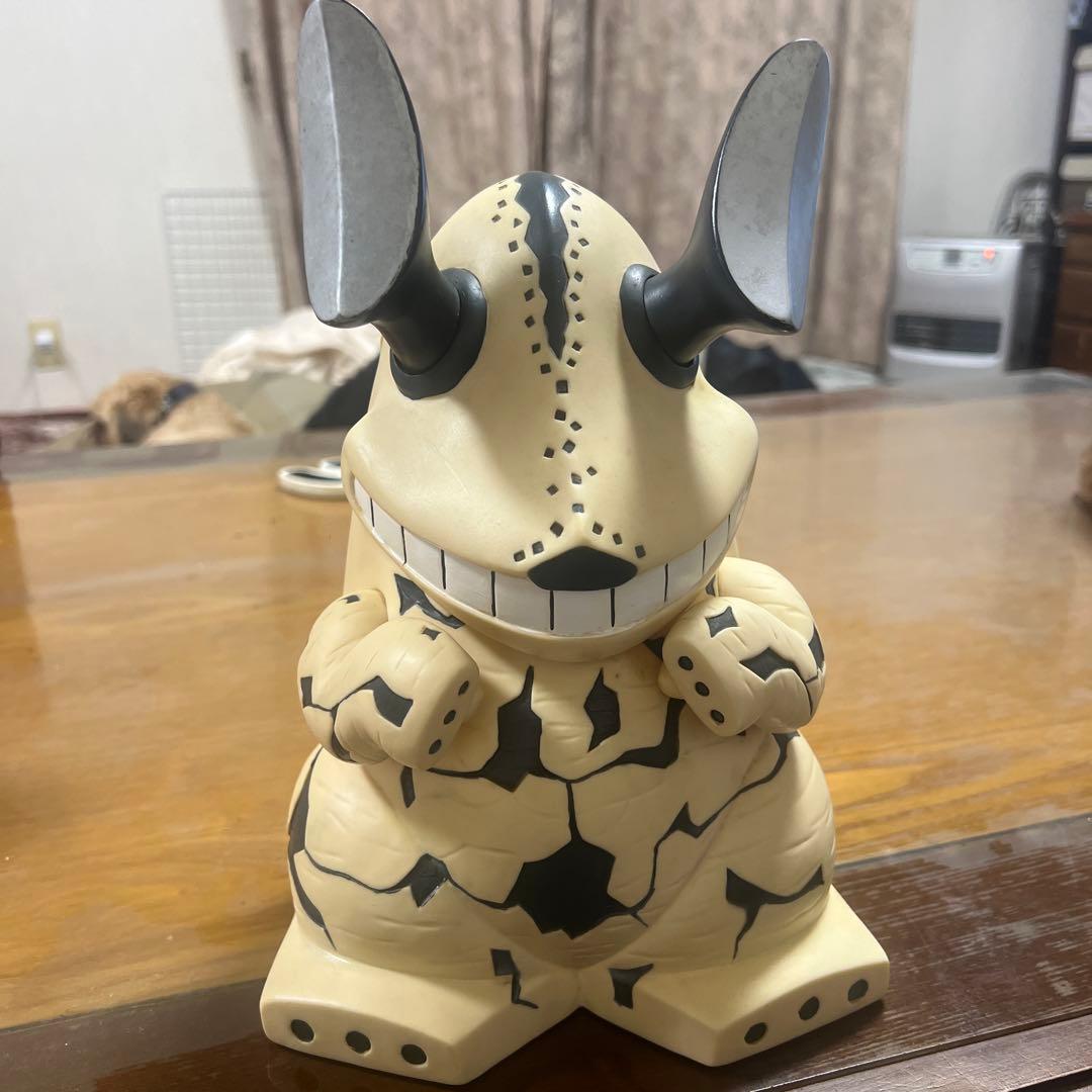 怪獣フィギュア エレキング　貯金箱