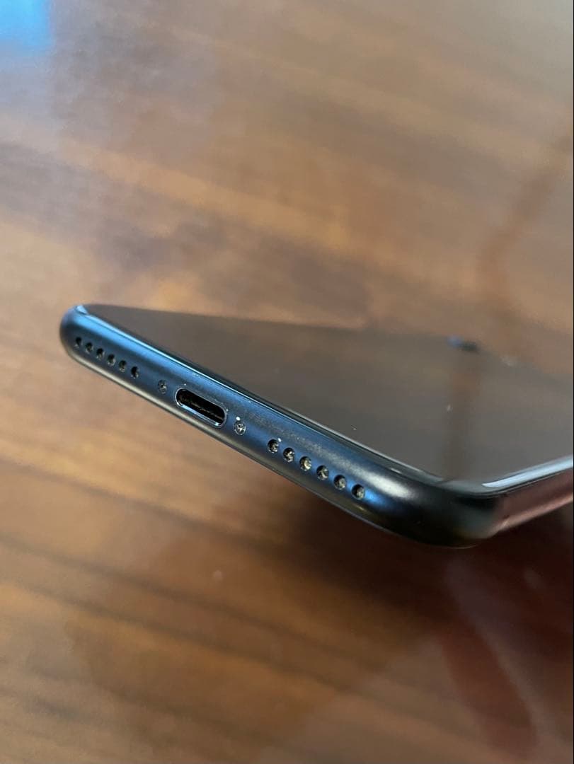 Apple iPhone SE（第二世代) 本体　256GB