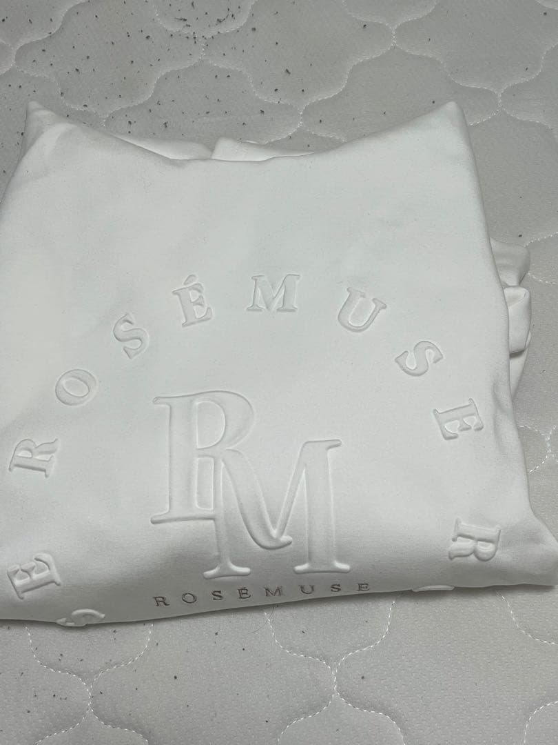 ロゼミューズemboss logo hoodie ホワイト