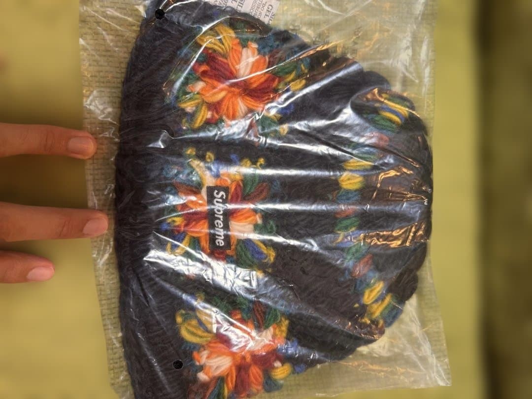 Supreme 花柄刺繍 ニット帽