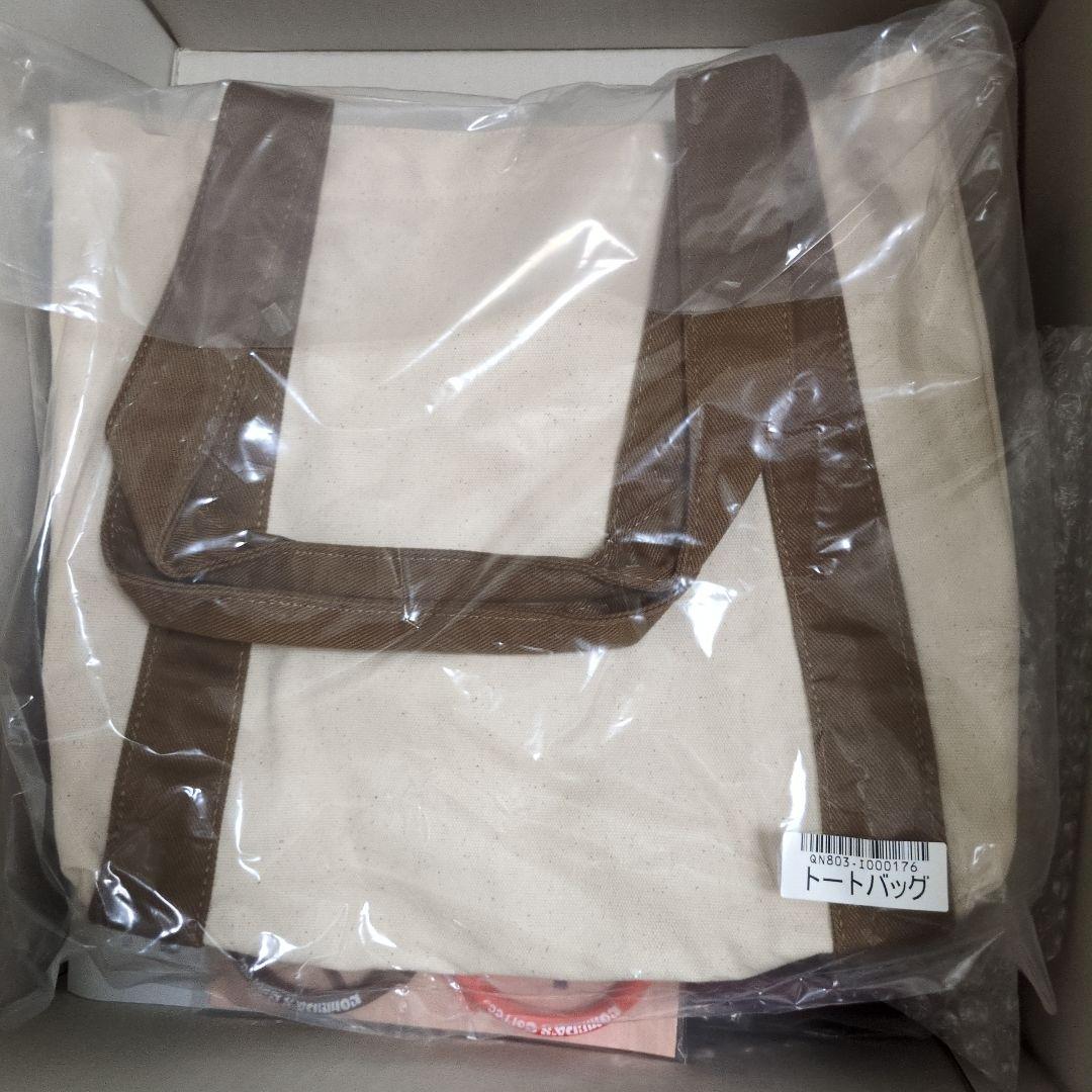 コメダ珈琲　赤い椅子　クッション　トートバック