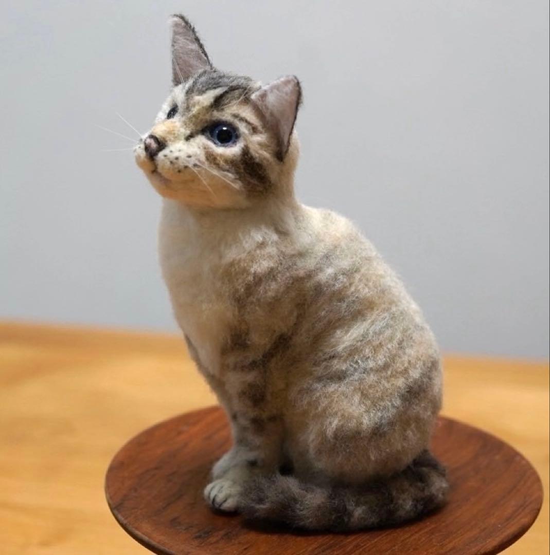羊毛フェルト　猫　お座り