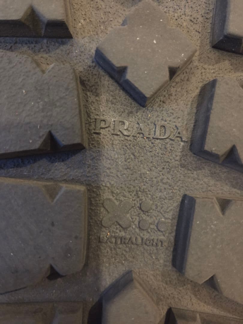 ヨ*ー様 激安最安値！プラダ　シアリングサンダル ボアムートン トライアングル