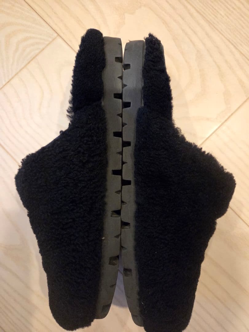 ヨ*ー様 激安最安値！プラダ　シアリングサンダル ボアムートン トライアングル