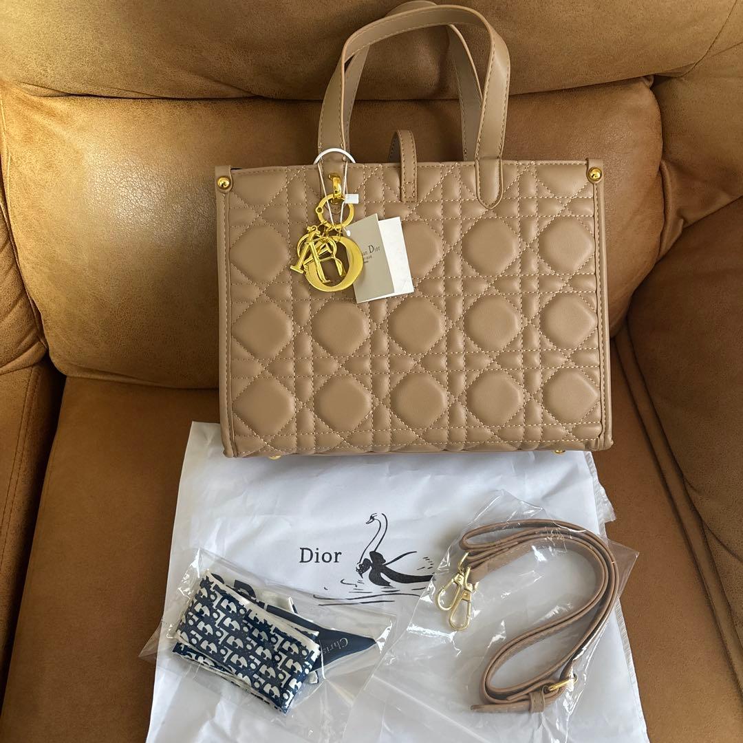 ベージュ ハンドバッグ 、新品未使用タグ付き♡GENKI