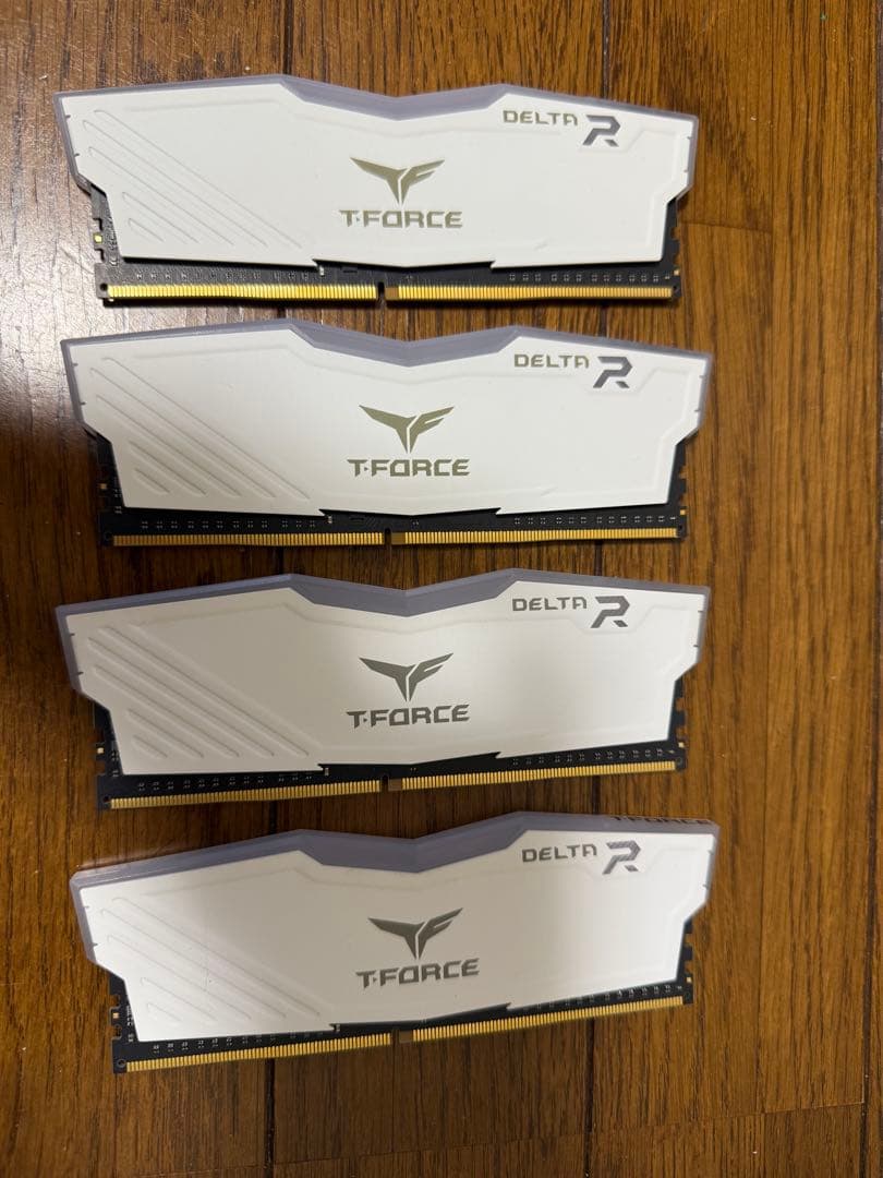 team RGB T-FORCE DELTA DDR4 メモリー ホワイト