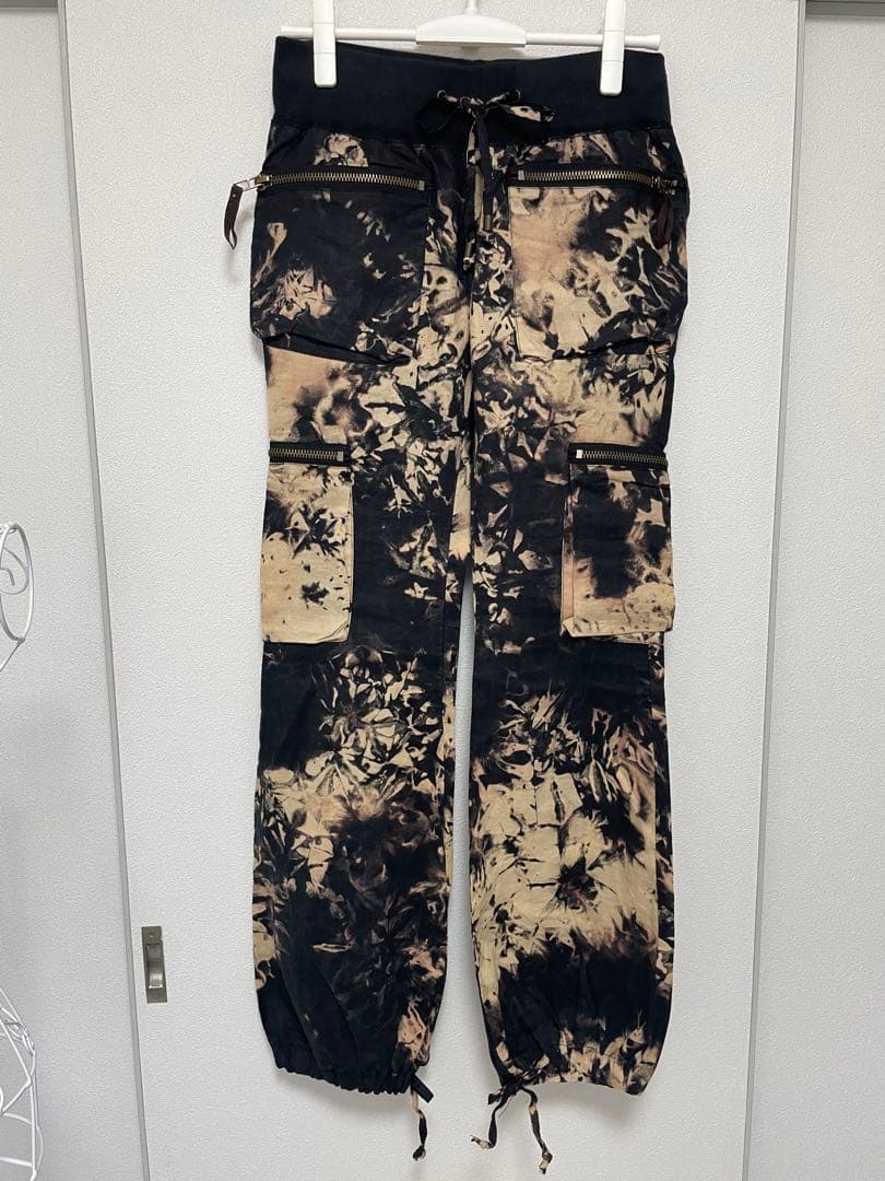 GOA カーゴパンツ 黒とベージュ タイダイ柄