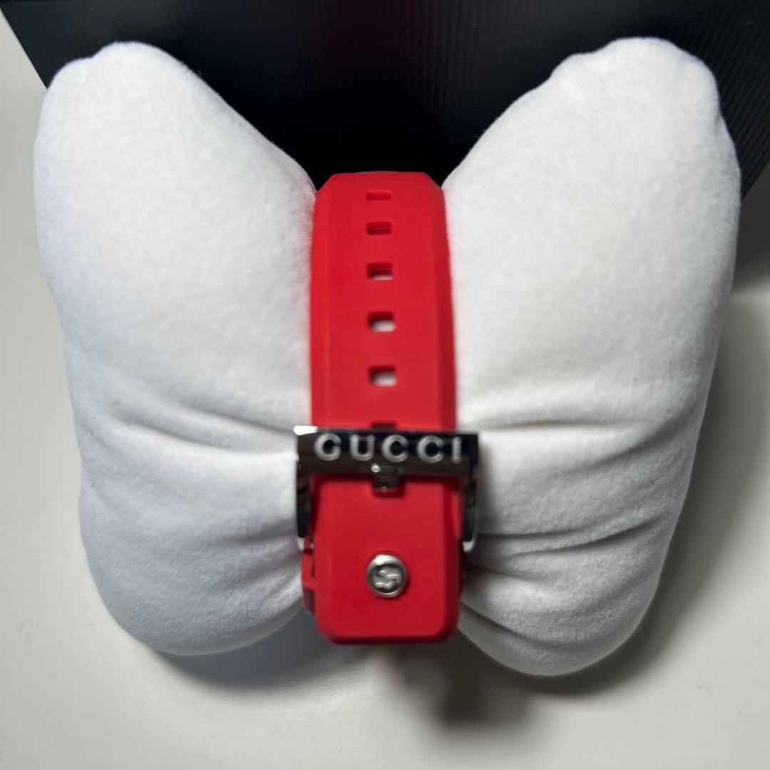美品　GUCCI レッド ラバーベルト 時計
