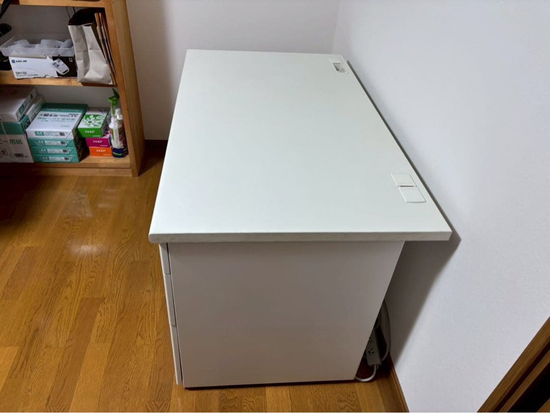 定価25,000円ホワイトシンプルデスク 4つの引き出し付き
