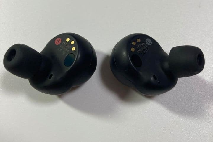 [美品]SONY WF-1000XM4 イヤホン　左右　両耳　本体　充電器