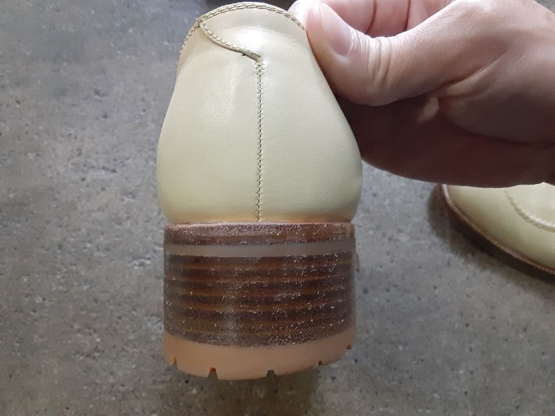 サ*ロ様 レユッカス karena/u 39.5 白系