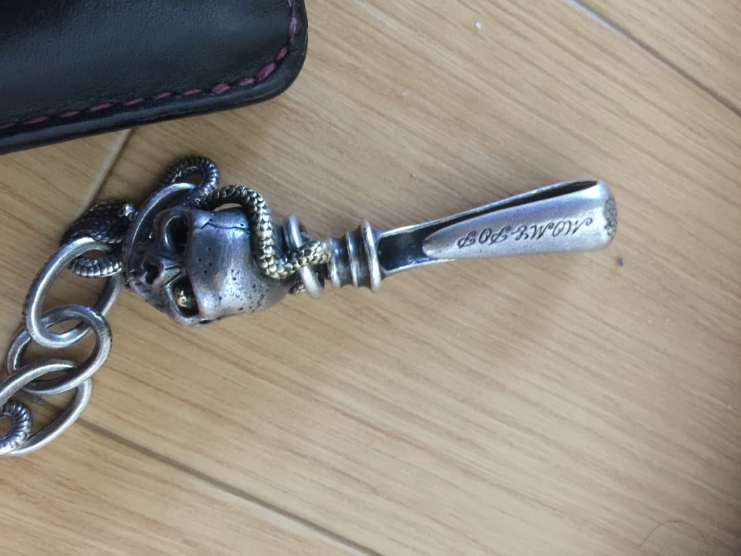 ブラックサインのウォレットチェーン