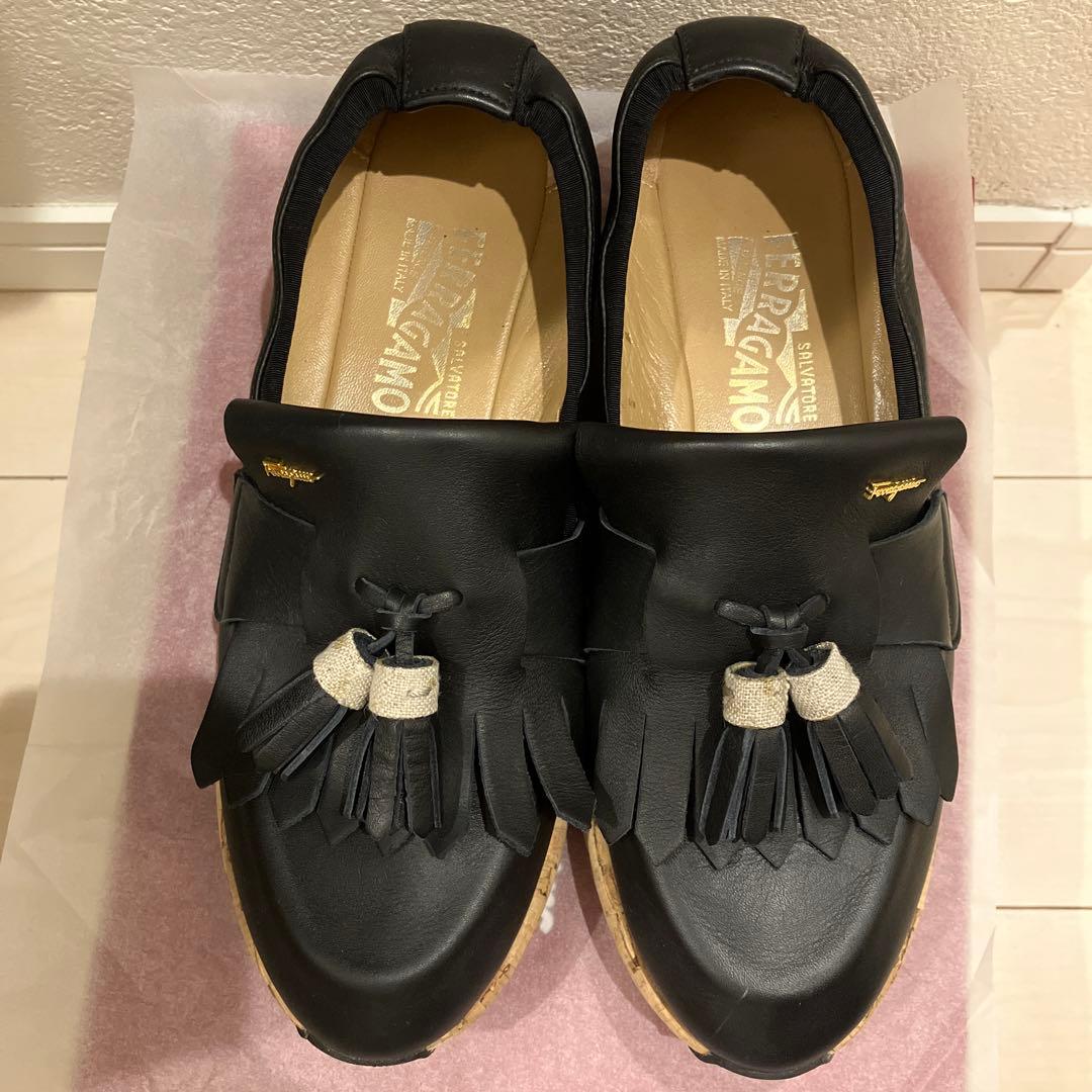 フェラガモ タッセルレザースリッポンローファー　靴袋付き MADOR 6