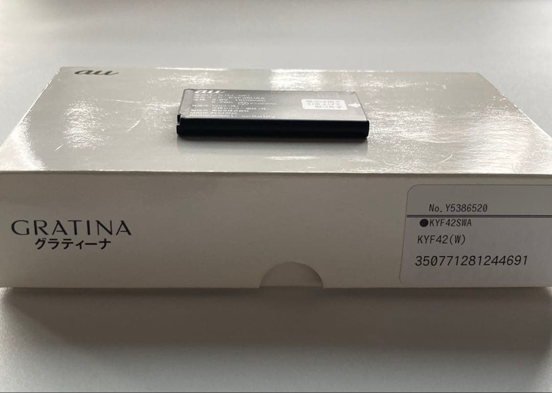 SIMロック済　au GRATIN KYF42 ホワイト利用制限○