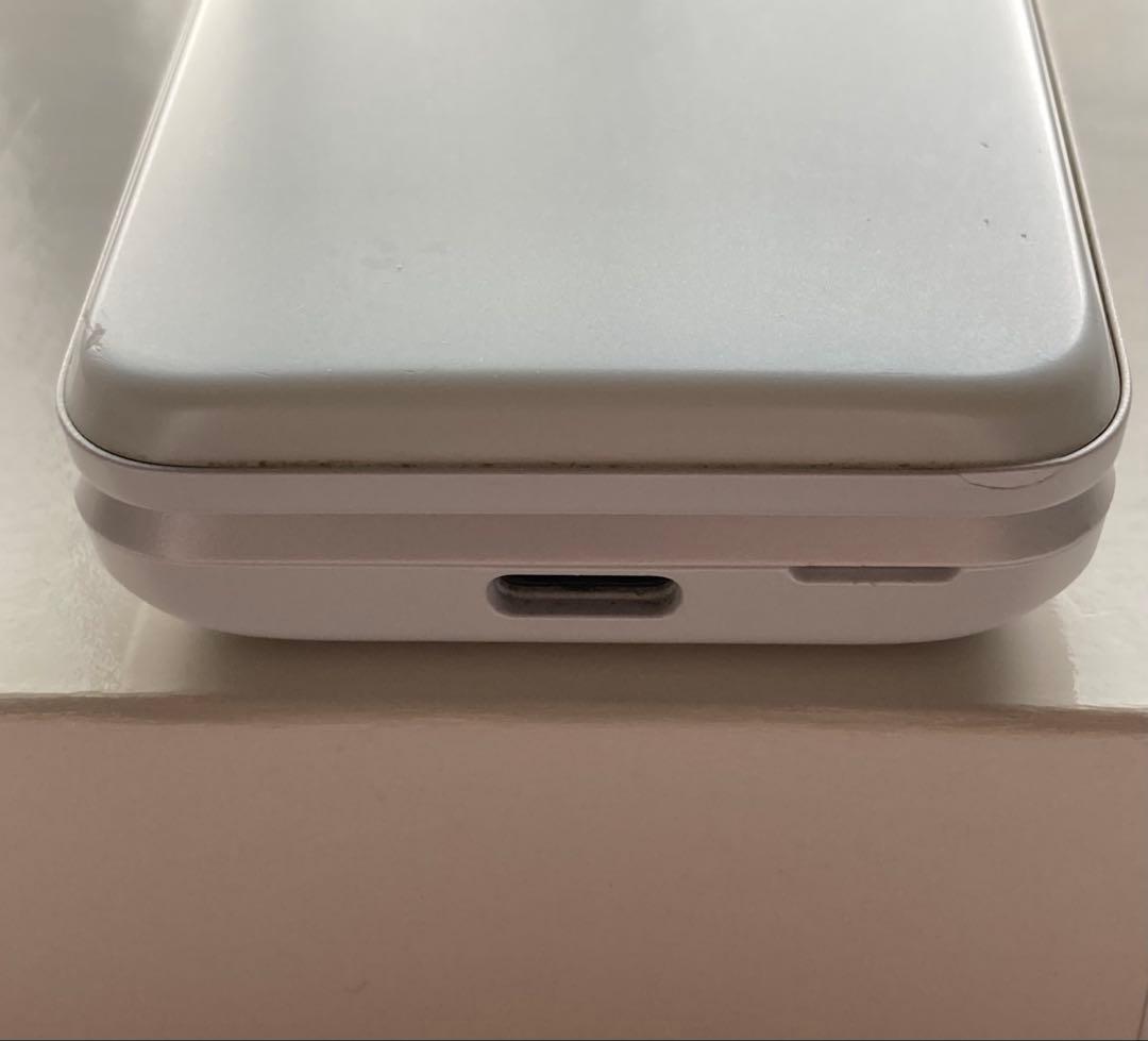 SIMロック済　au GRATIN KYF42 ホワイト利用制限○