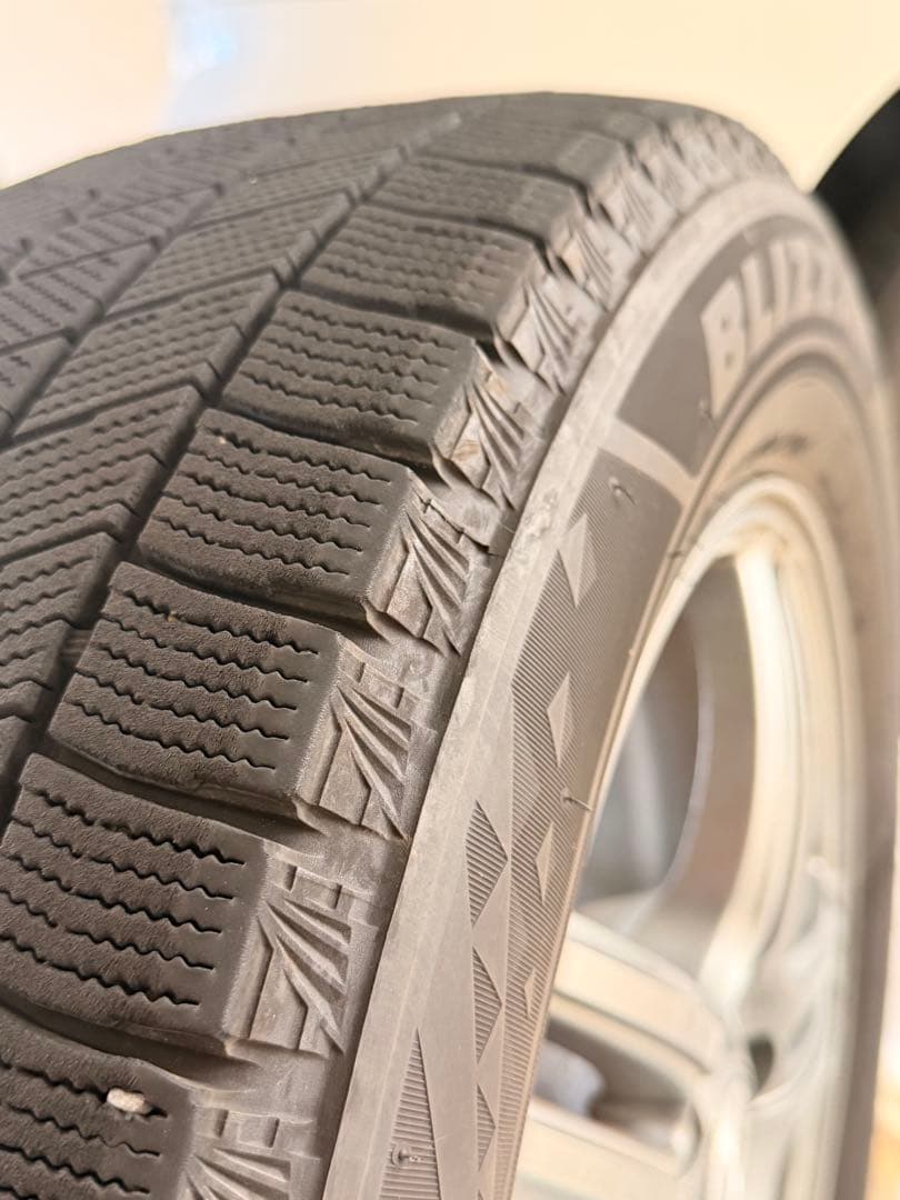 値下げ‼︎スタッドレス4本ホイル付きブリヂストン VRX3 16インチブリザック