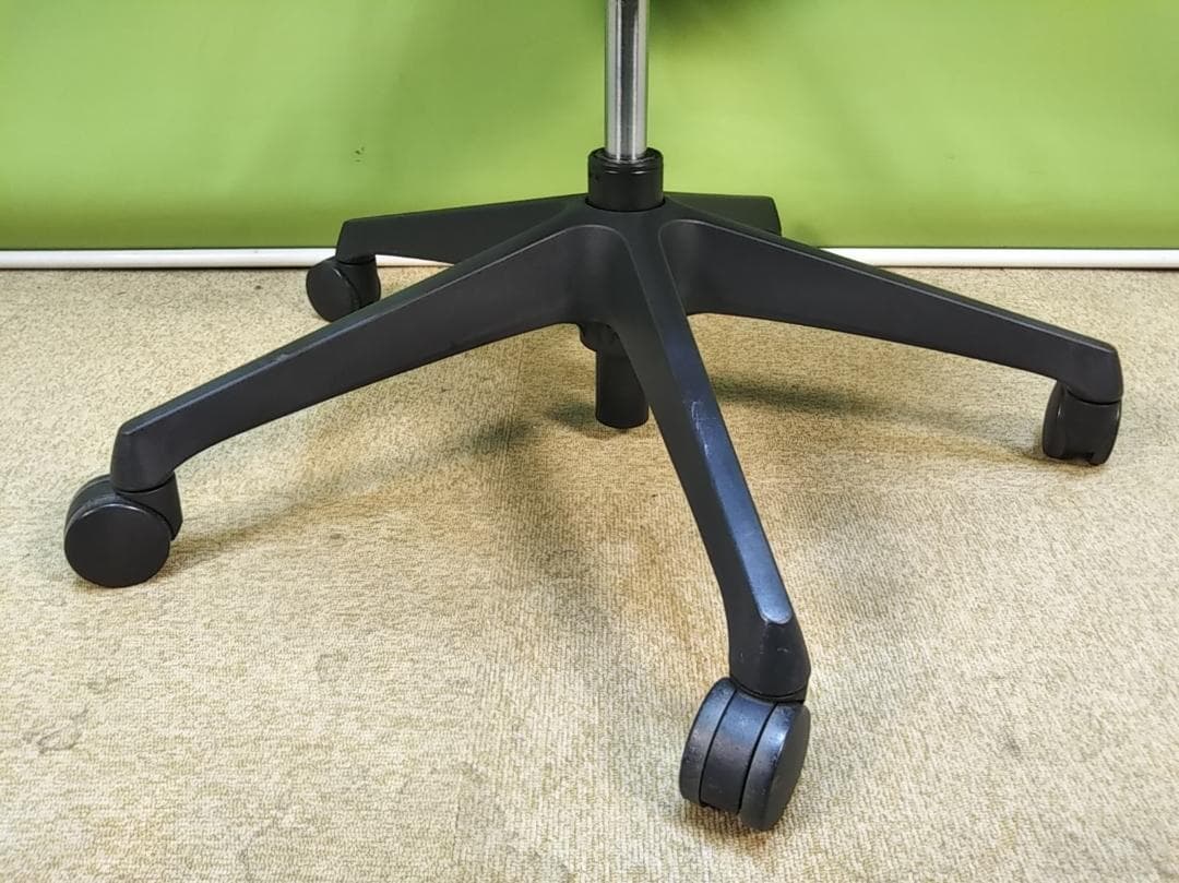 av　オカムラ　シルフィーチェア　ローバック　固定肘　前傾機能　メッシュ　中古品