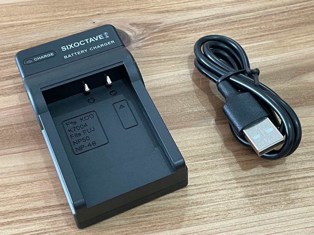 【完動、美品】FUJIFILM XQ1 コンパクトデジタルカメラ