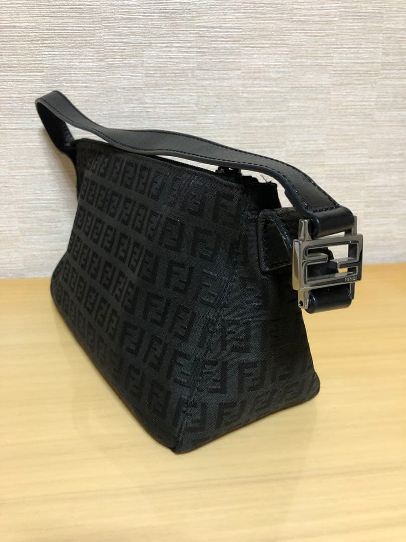FENDI フェンディ ズッカ柄 ワンショルダーバッグ　アクセサリーポーチ
