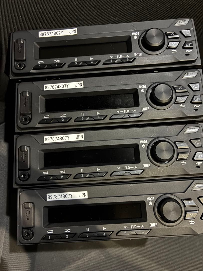 ISUZU エルフより新車外し　純正カーオーディオ 4台セット