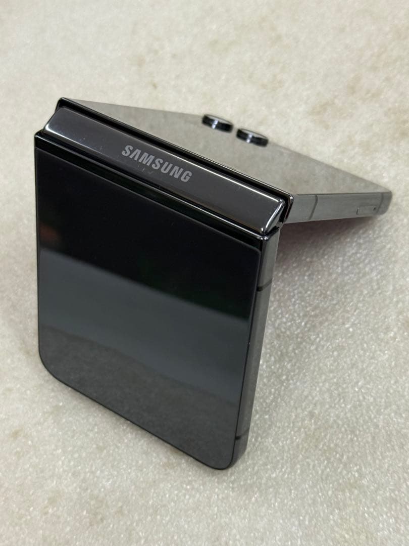 海外SIMフリー Samsung Galaxy Z Flip5 グラファイト